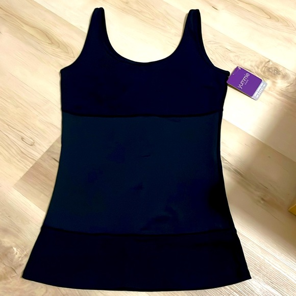 Yummie Tops - NWT Yummie Black Panel spandex tank size M